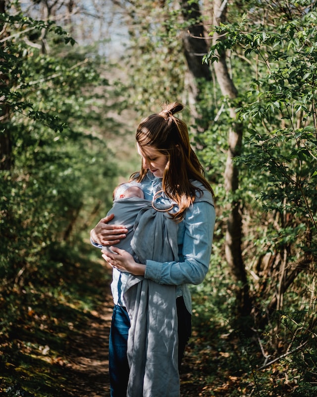 a mom safe babywearing